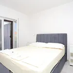 6773a Apartament *