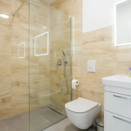 6773a Apartment *